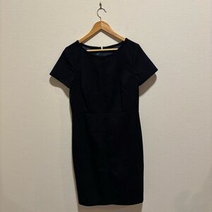 Elegant Black Short-Sleeve Sheath Dress dot pattern